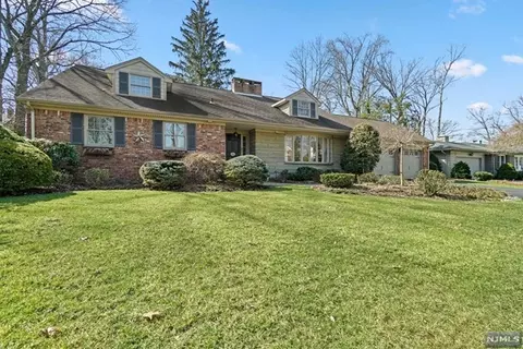 895 Lotus Ave, Oradell, NJ 07649