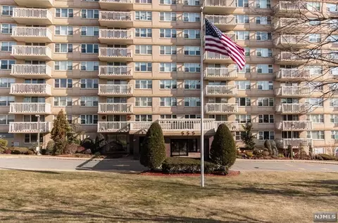 555 North Ave #6H, Fort Lee, NJ 07024