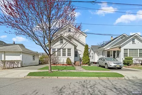 445 Oak St, Lyndhurst, NJ 07071