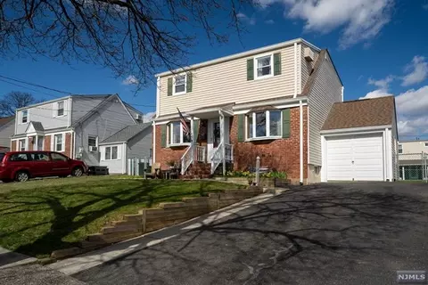 59 Birchwood Dr, Elmwood Park, NJ 07407
