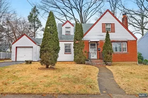 133 Stuyvesant Rd, Teaneck, NJ 07666