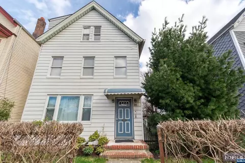 86 Steuben St, East Orange, NJ 07018