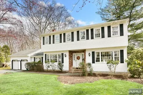 831 Alison Dr, River Vale, NJ 07675