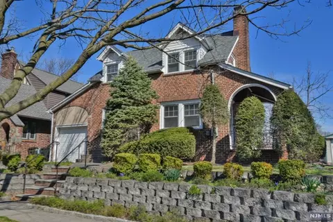 152 Arthur St, Ridgefield Park, NJ 07660