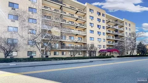 44 S Main St #5H, Lodi, NJ 07644