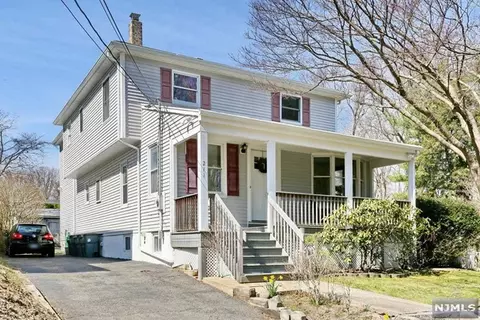 211 Lincoln Ave, Oradell, NJ 07649