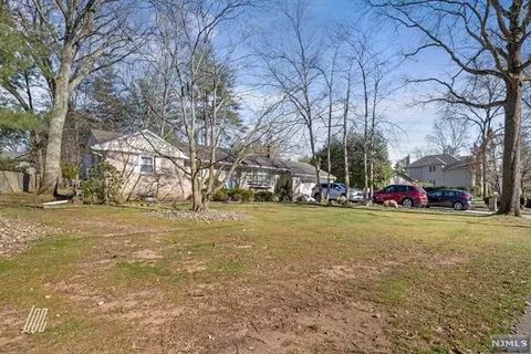 297 Lynn St, Harrington Park, NJ 07640