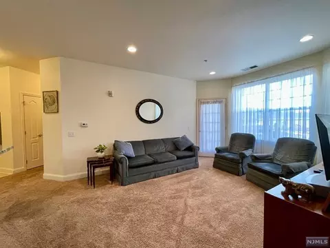 4106 Ramapo Ct, Riverdale, NJ 07457