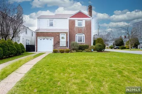 1046 Warren Pkwy, Teaneck, NJ 07666