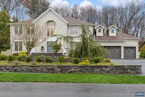 49 Macarthur Ave, Closter, NJ 07624