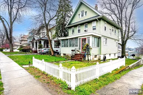 416 River Rd, Bogota, NJ 07603