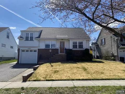 45 Lockwood Dr, Clifton, NJ 07013