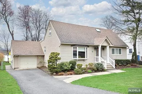 297 Haywood Dr, Paramus, NJ 07652