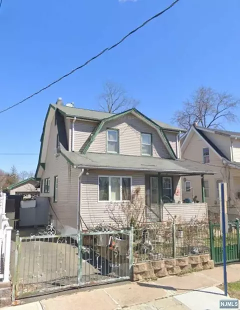 20 Emerald St, Hackensack, NJ 07601