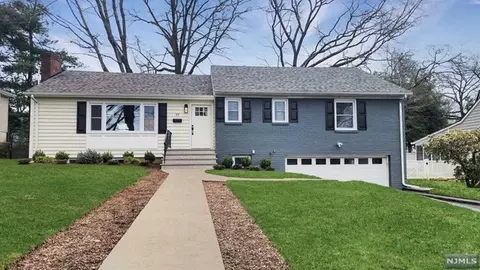 22 Buckingham Dr, Ramsey, NJ 07446