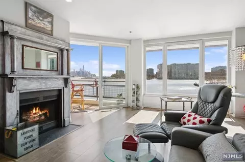 600 Harbor Blvd #814, Weehawken, NJ 07086