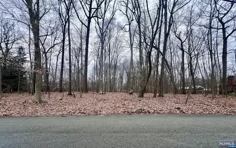 15 Fox Hedge Rd, Saddle River, NJ 07458