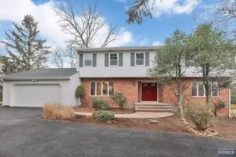 60 Bowers Ln, Closter, NJ 07624
