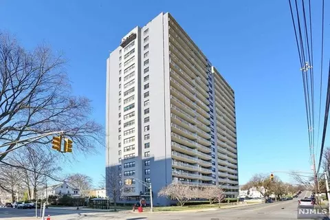 285 Aycrigg Ave #17G, Passaic, NJ 07055