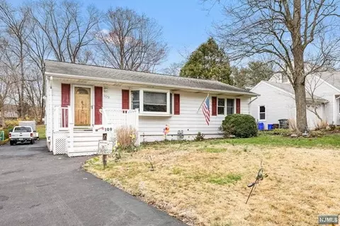 109 Hiawatha Blvd, Oakland, NJ 07436