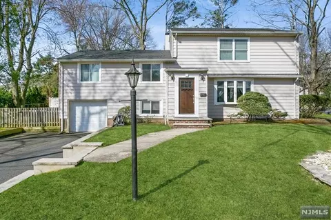 42 Willis Ave, Cresskill, NJ 07626