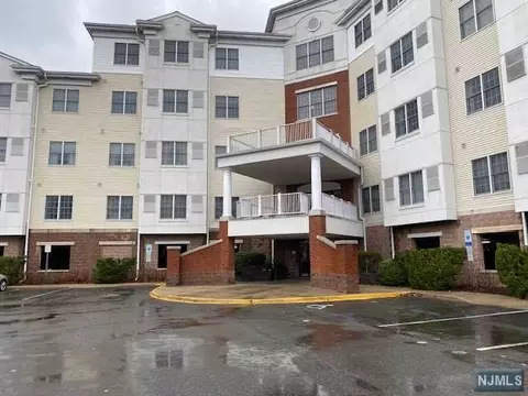 189 Forest Ave #109, Paramus, NJ 07652