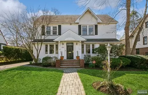 344 Vandelinda Ave, Teaneck, NJ 07666
