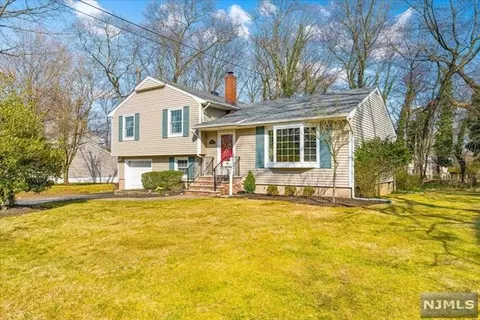 51 Dogwood Ter, Ramsey, NJ 07446