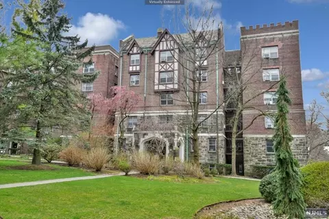 100 E Palisade Ave #D14, Englewood, NJ 07631