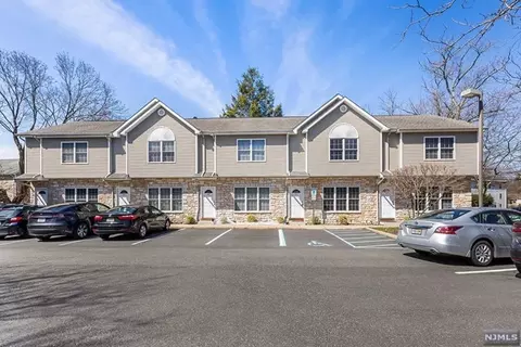 42 Maple Ave, Waldwick, NJ 07463