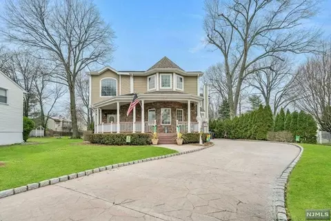 57 Fairmount Pl, Paramus, NJ 07652