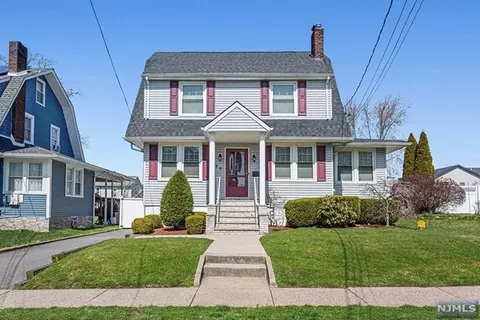 29 Washington Ave, Elmwood Park, NJ 07407