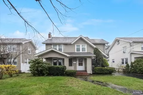 245 Grayson Pl, Teaneck, NJ 07666