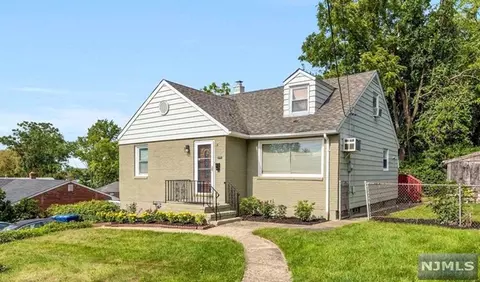 422 Thompson St, Hackensack, NJ 07601