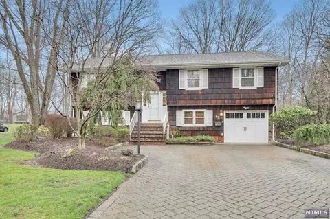62 Fairview Ave, Park Ridge, NJ 07656