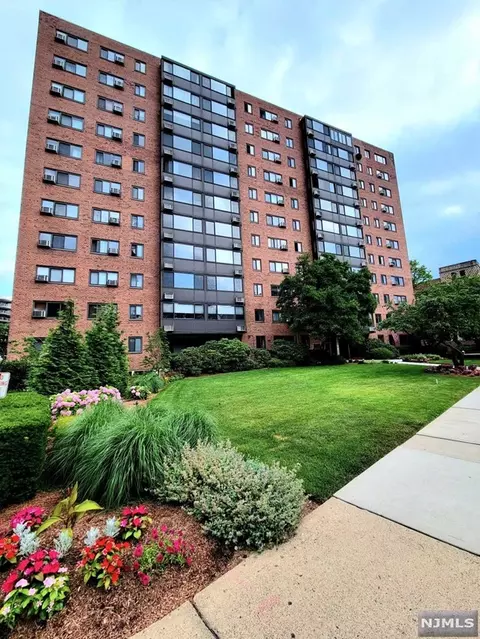 90 Prospect Ave #11B, Hackensack, NJ 07601