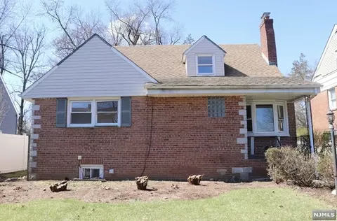 326 Gifford Pl, Teaneck, NJ 07666