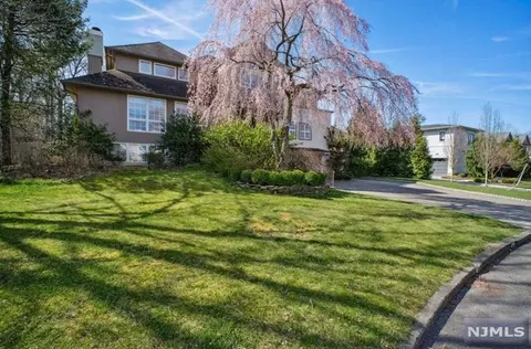 48 Jean Dr, Englewood Cliffs, NJ 07632