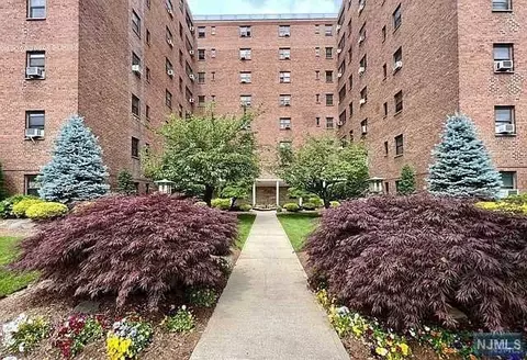 208 Anderson St #S8H, Hackensack, NJ 07601