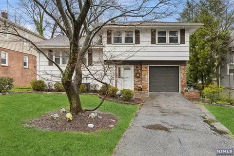 369 Knickerbocker Rd, Englewood, NJ 07631