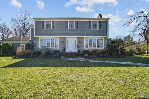 584 Seminole St, Oradell, NJ 07649