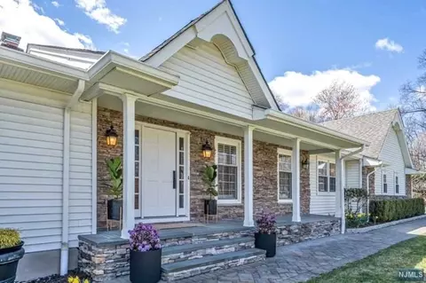 12 Possum Trl, Saddle River, NJ 07458