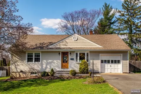 8 Wendt Ln, Wayne, NJ 07470