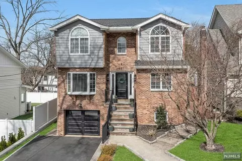 681 Ray Ave, Ridgefield, NJ 07657