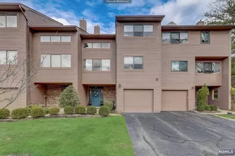 25 Berkeley Ct, Township Of Washington, NJ 07676