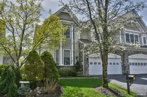 8 Timberline Ln, Oakland, NJ 07436