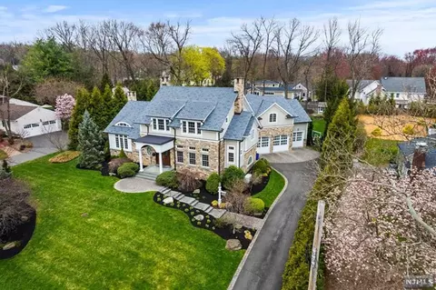 469 Fairfield Rd, Wyckoff, NJ 07481