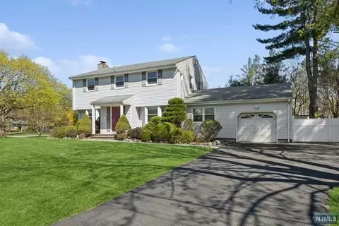 93 Blauvelt Dr, Harrington Park, NJ 07640