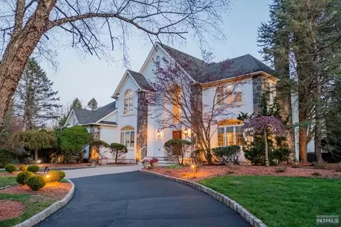 2 Sunflower Dr, Saddle River, NJ 07458