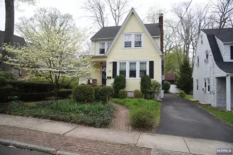 453 Wyndham Rd, Teaneck, NJ 07666